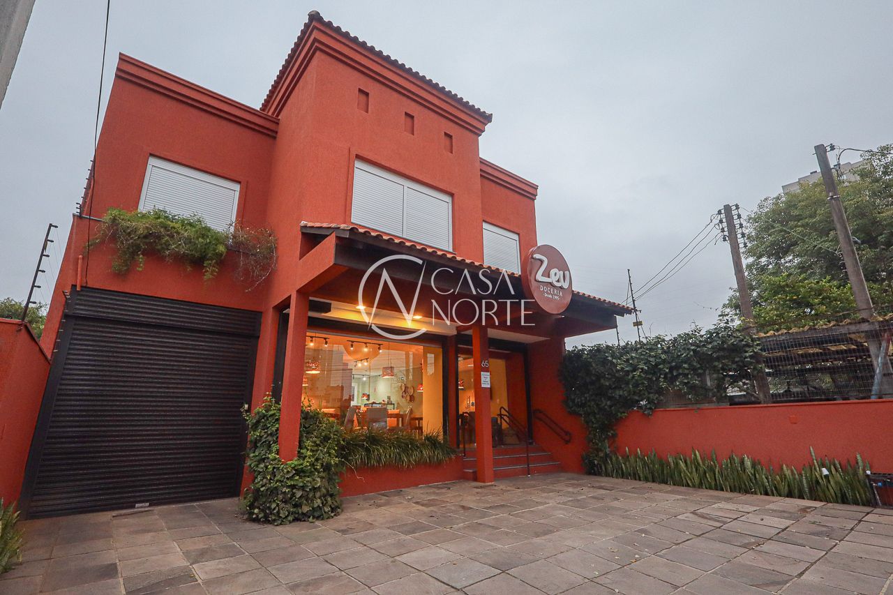 Casa Comercial à venda , 200m², 2 vagas, Travessa Orion no bairro Cristo Redentor em Porto Alegre