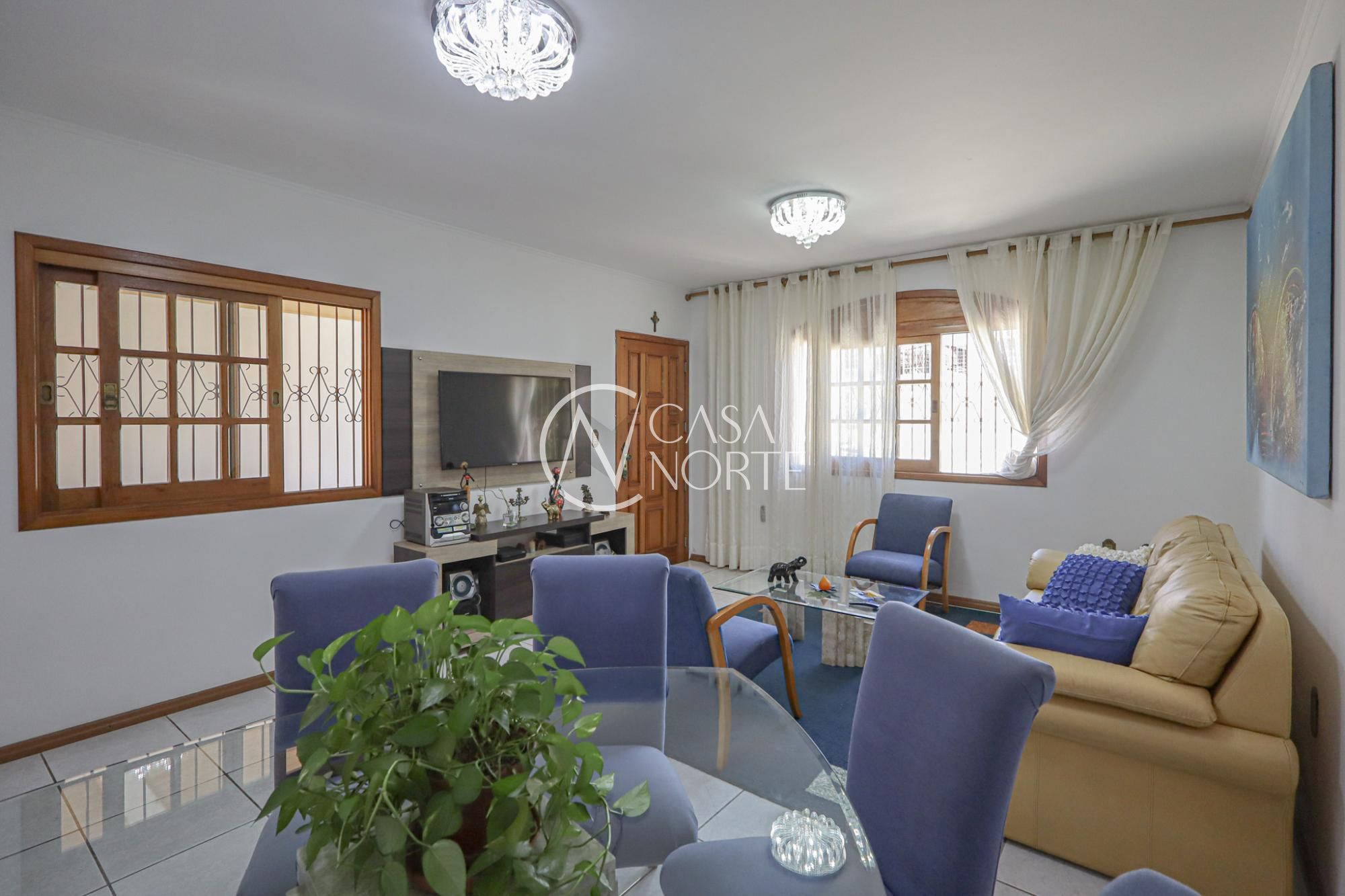 Casa à venda com 3 quartos, 185m², 1 suíte, 2 vagas, Travessa Tenente Ascencio Soares Fogaça no bairro Vila São José em Porto Alegre