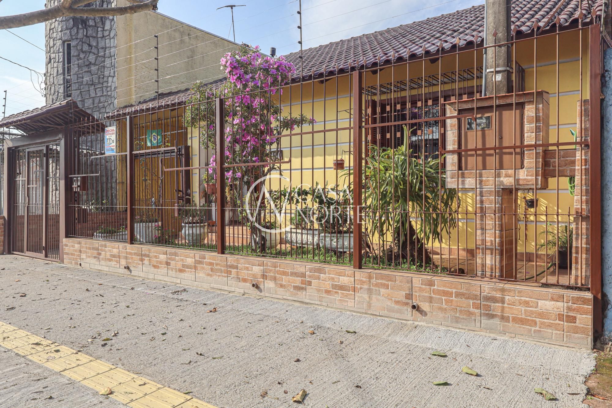 Casa à venda com 3 quartos, 185m², 1 suíte, 2 vagas, Avenida Alcides S. Severiano no bairro Sarandi em Porto Alegre