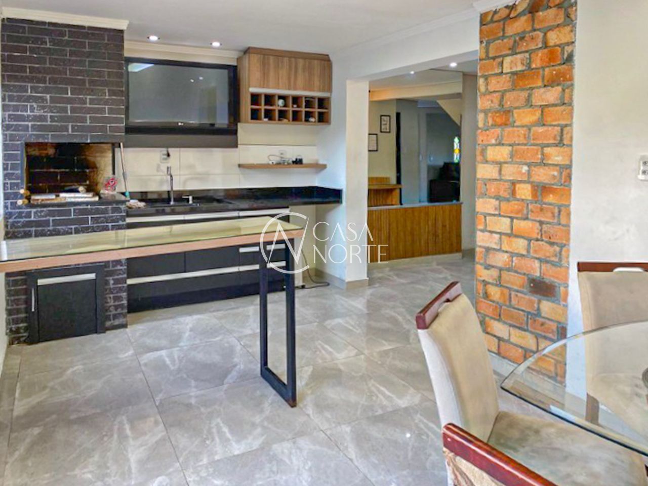 Casa à venda com 3 quartos, 198m², 1 suíte, 3 vagas, Alameda Três de Outubro no bairro Sarandi em Porto Alegre