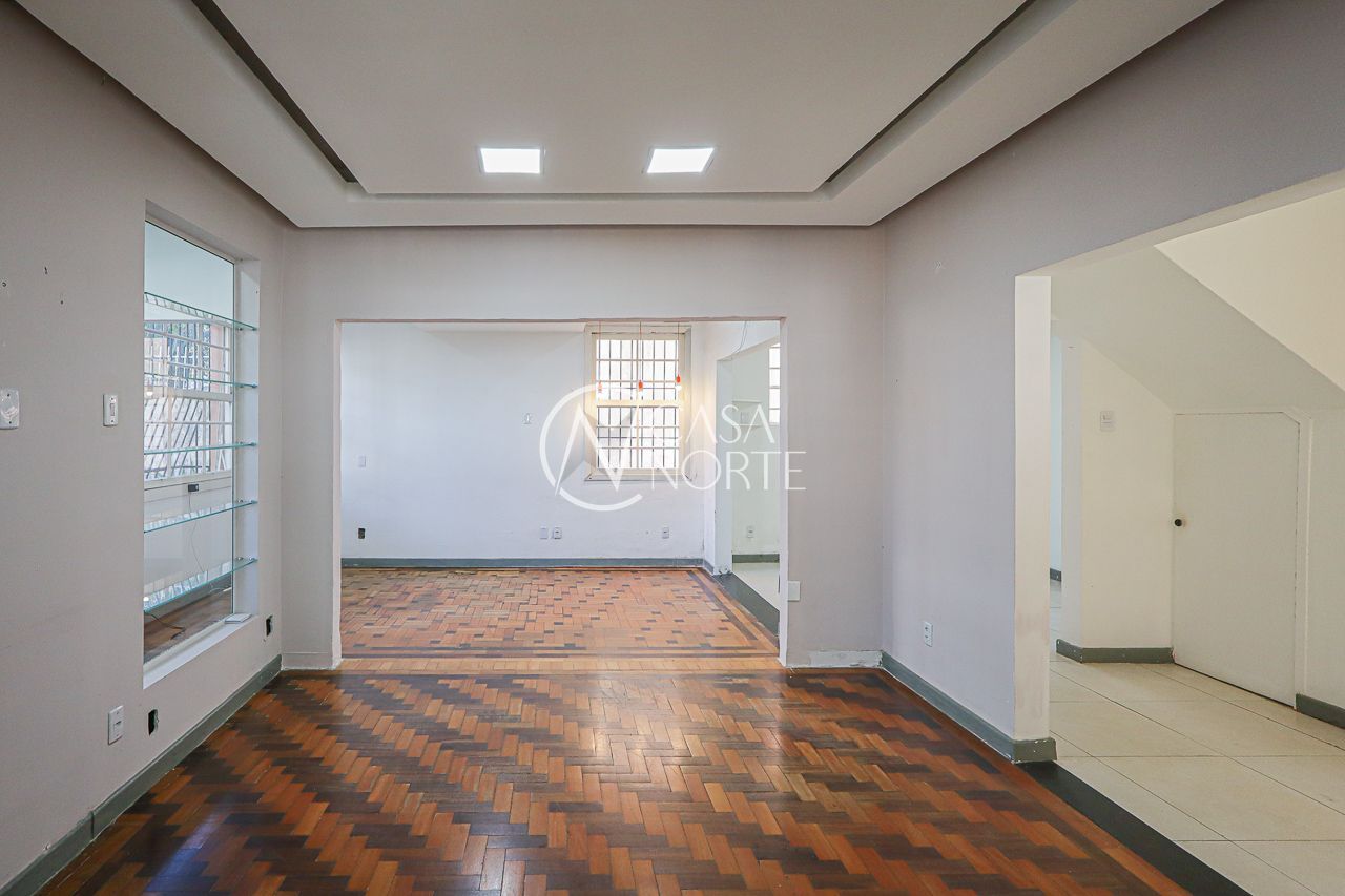 Casa à venda com 3 quartos, 312m², 6 vagas, Rua Maranguape no bairro Petrópolis em Porto Alegre