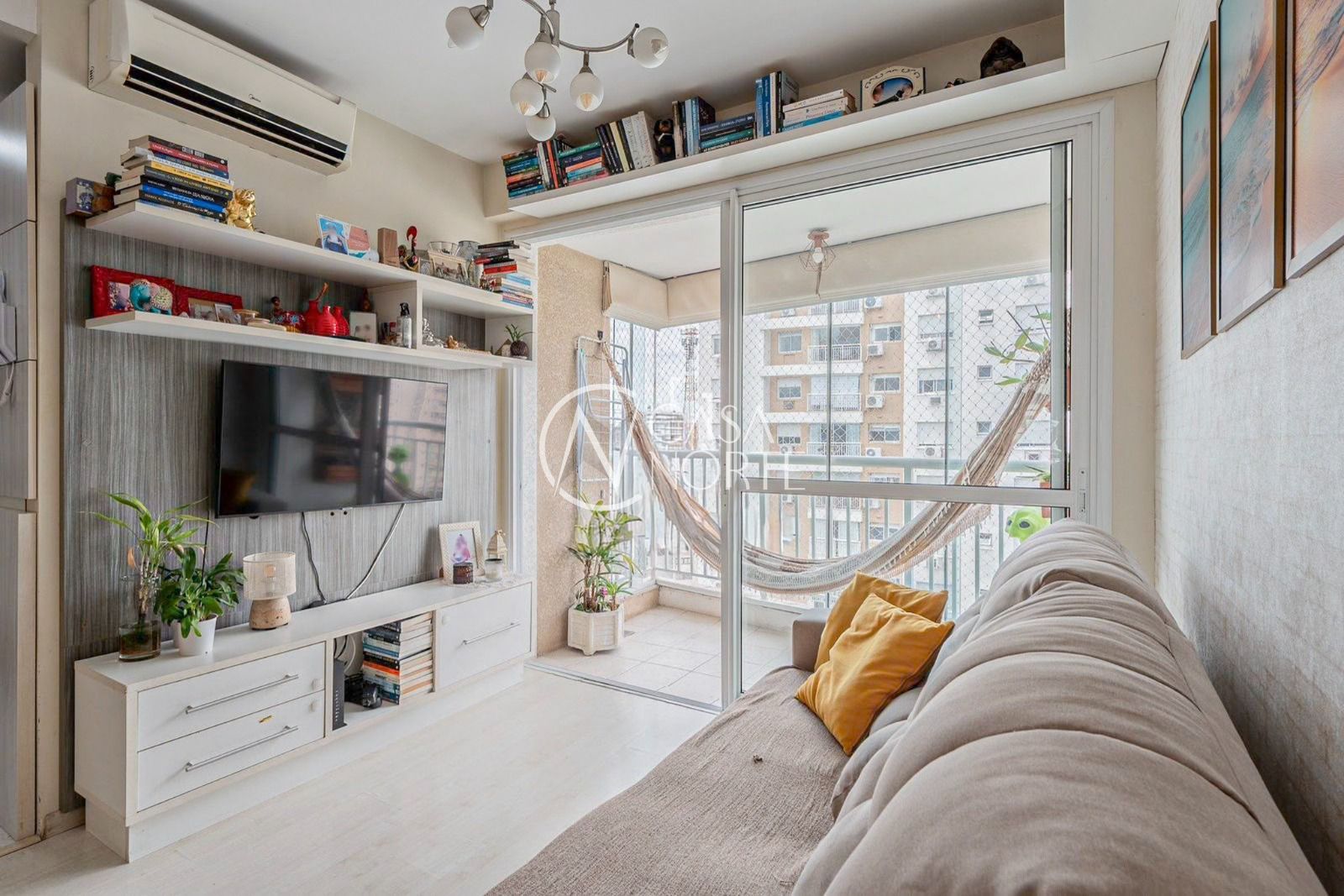 Apartamento à venda com 2 quartos, 61m², 1 suíte, 2 vagas, Avenida Andaraí no bairro Passo da Areia em Porto Alegre
