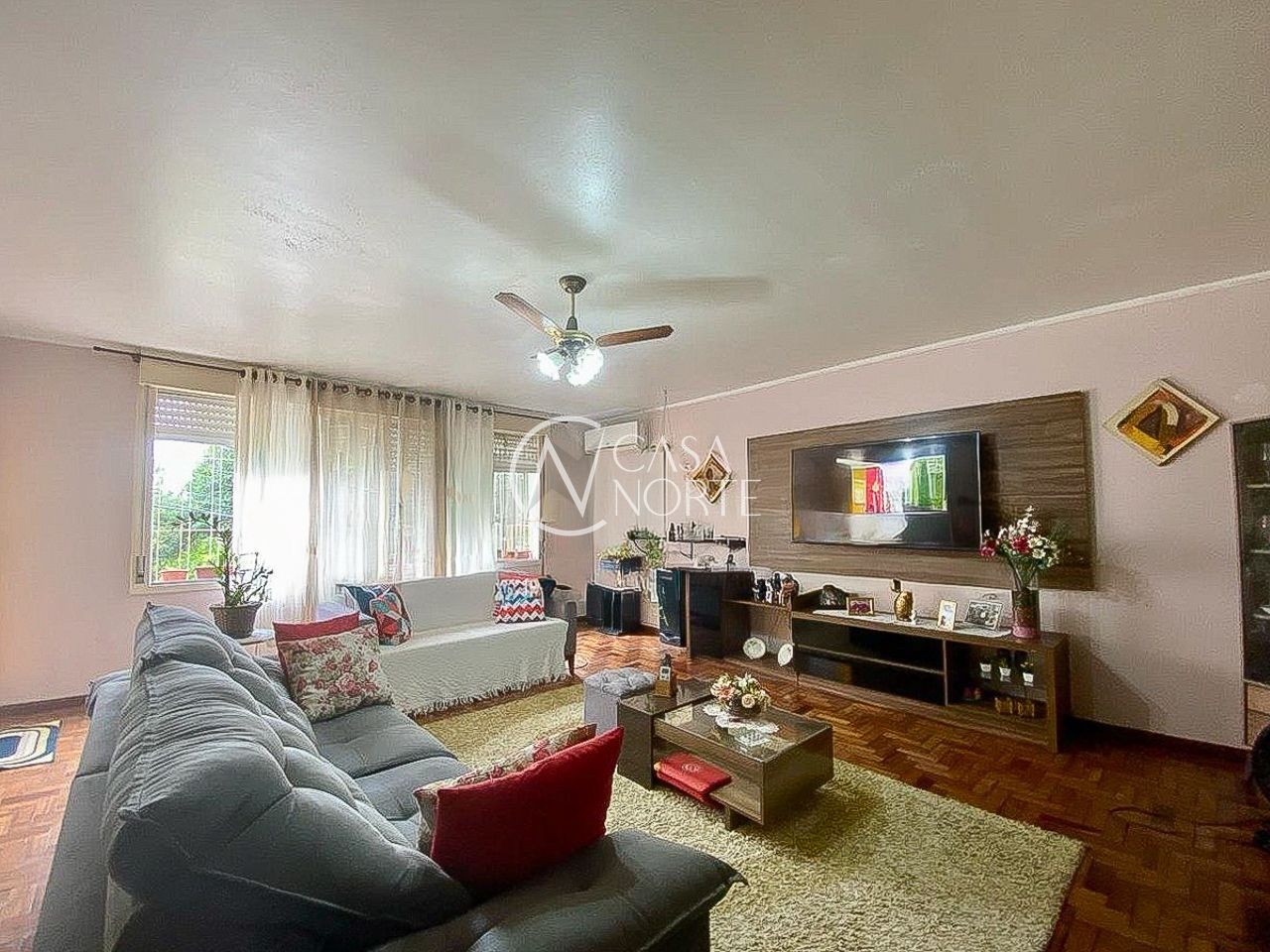 Casa à venda com 3 quartos, 201m², 1 suíte, 2 vagas, Rua Alceu Soares de Lima no bairro Parque Santa Fé em Porto Alegre