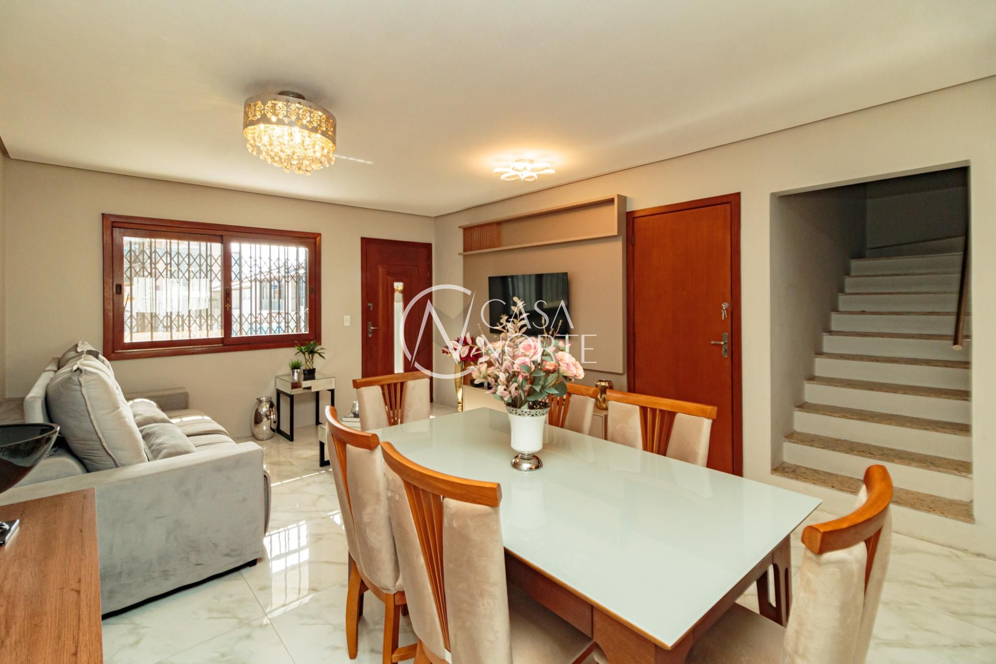 Casa à venda com 3 quartos, 166m², 1 suíte, 2 vagas, Travessa Borneo no bairro Jardim Lindóia em Porto Alegre