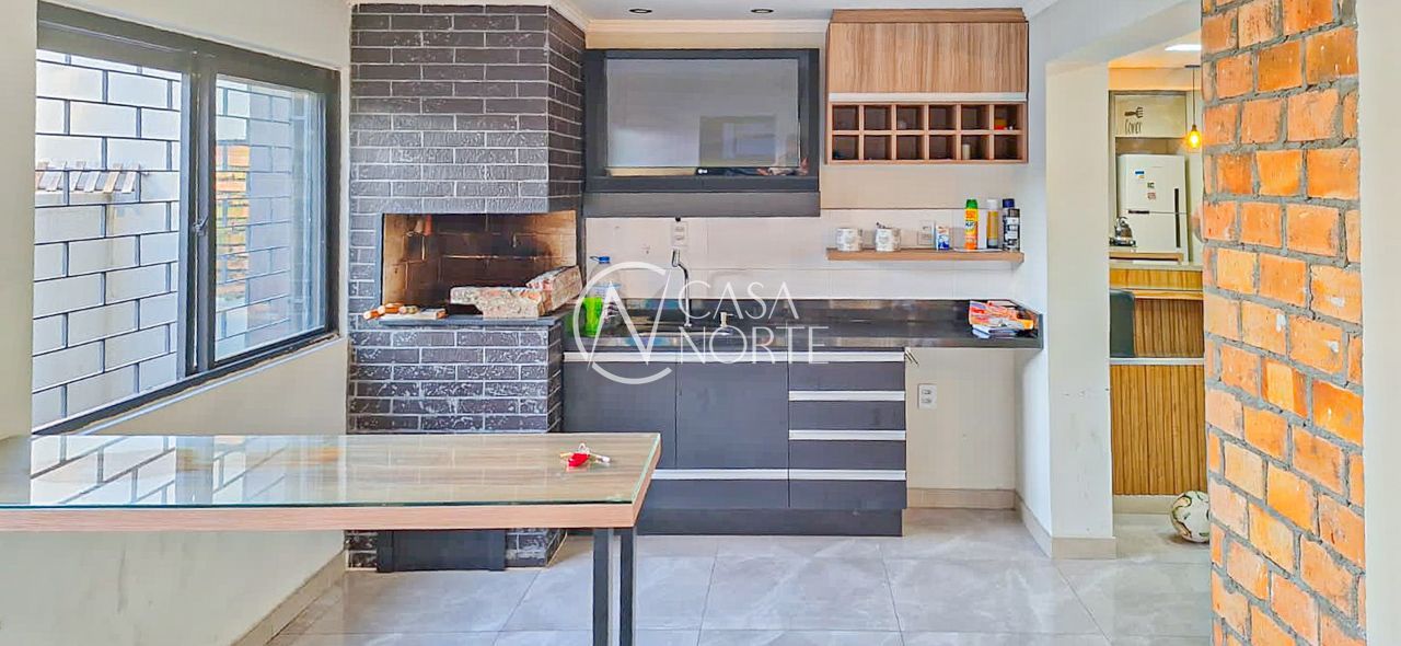 Casa à venda com 3 quartos, 198m², 1 suíte, 3 vagas, Alameda Três de Outubro no bairro Sarandi em Porto Alegre