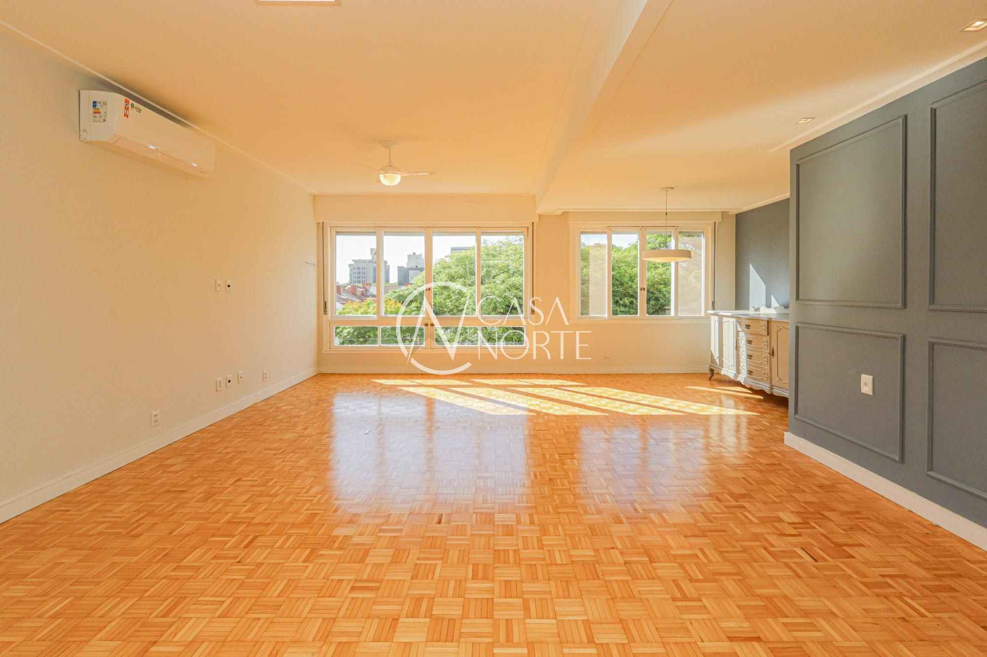 Apartamento à venda com 2 quartos, 143m², 1 suíte, 2 vagas, Rua João Caetano no bairro Três Figueiras em Porto Alegre