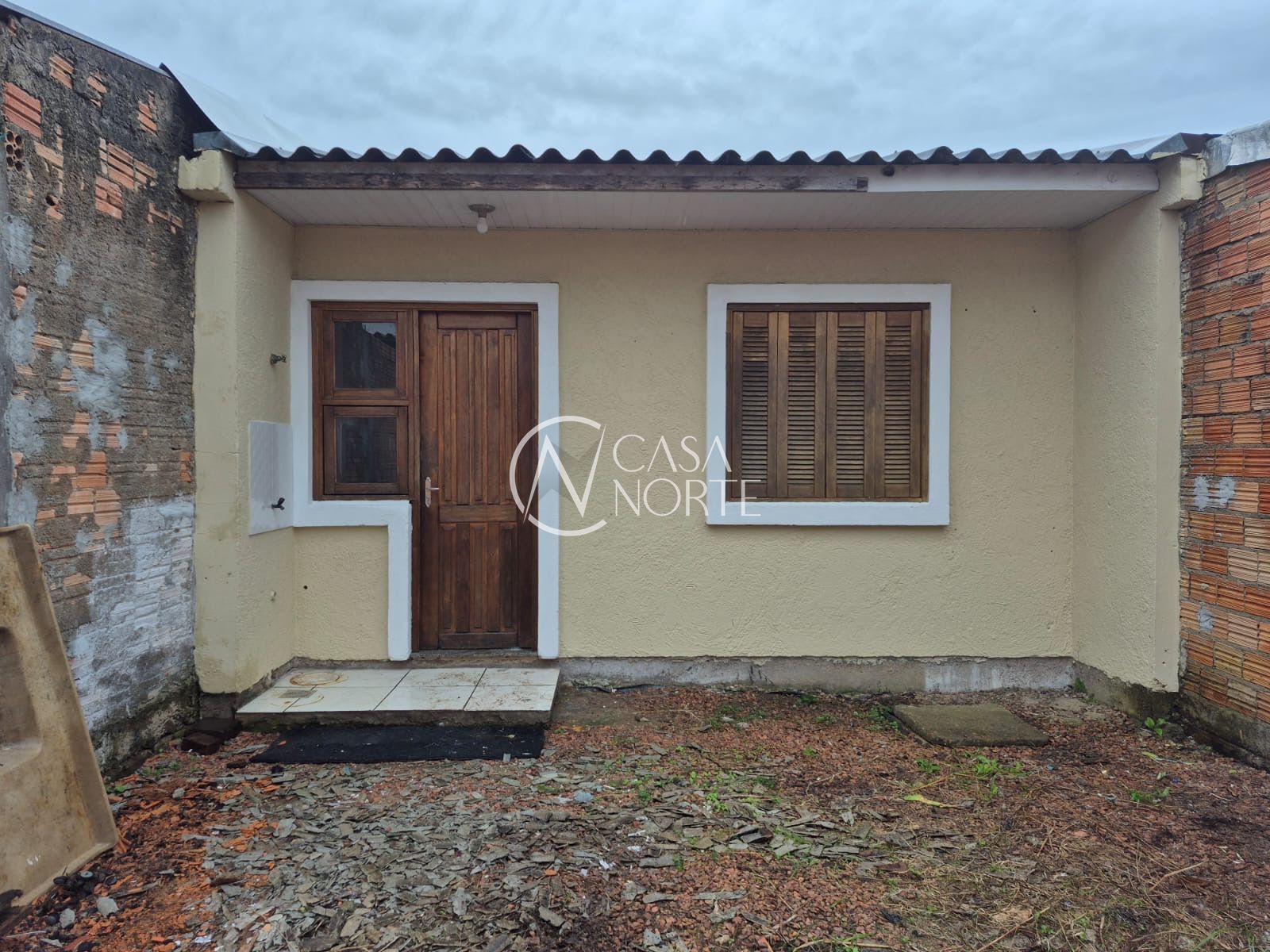 Casa à venda com 2 quartos, 42m², 1 vaga, Rua Carlos Wilson Schröder no bairro Hípica em Porto Alegre