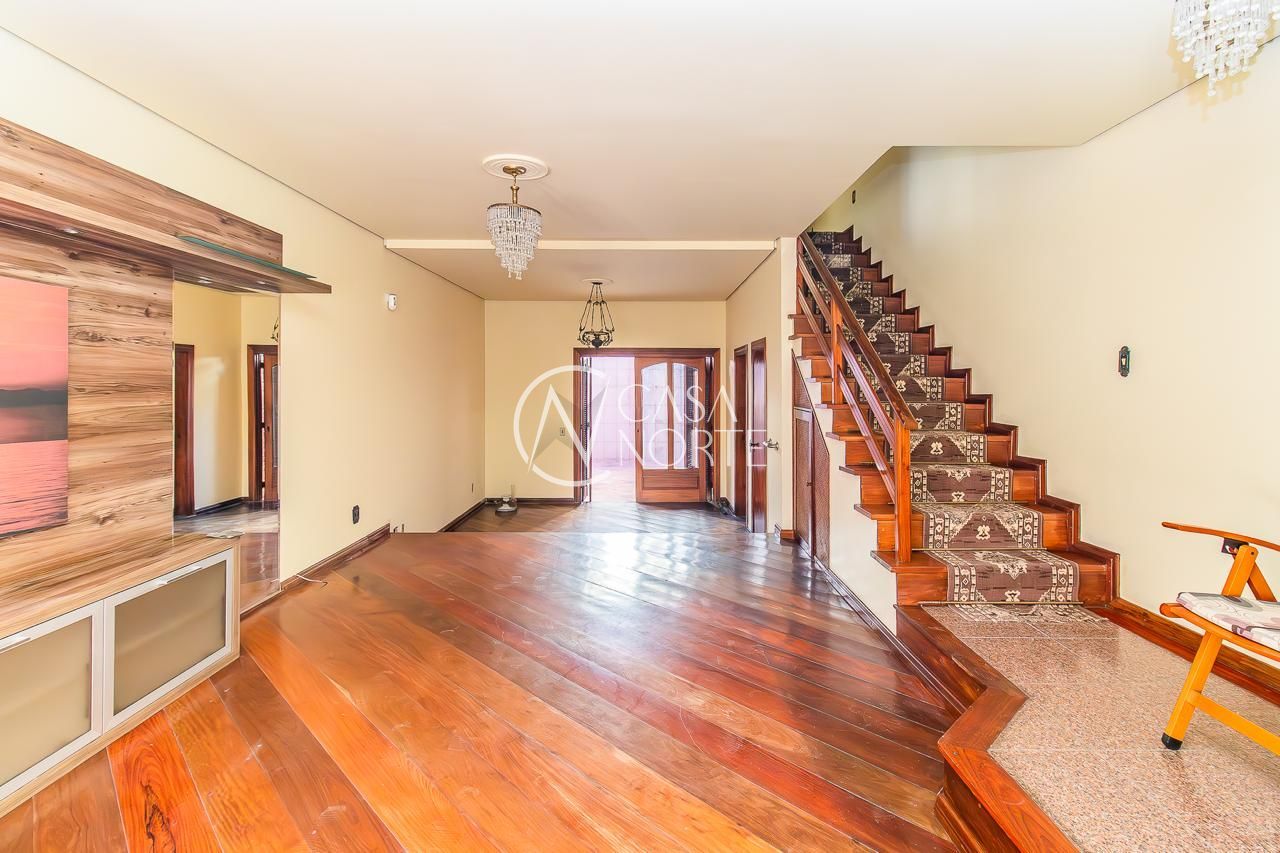 Casa à venda com 3 quartos, 243m², 3 suítes, 2 vagas, Rua General Caldwell no bairro Menino Deus em Porto Alegre