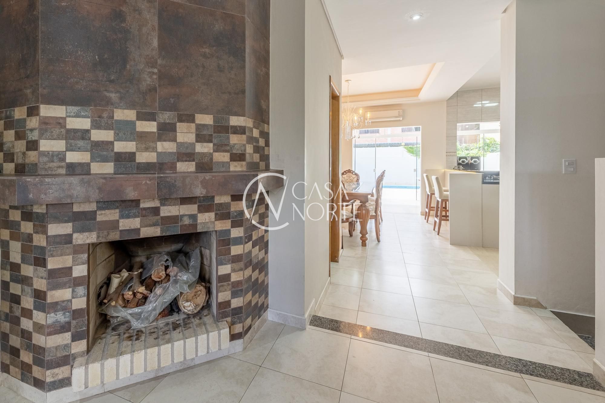 Casa à venda com 3 quartos, 390m², 2 suítes, 3 vagas, Rua Professor Isidoro La Porta no bairro Jardim Itu em Porto Alegre