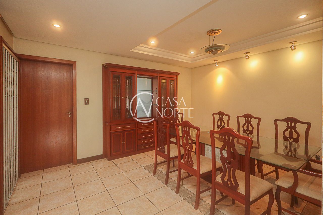 Casa à venda com 3 quartos, 255m², 1 suíte, 4 vagas, Rua Filipinas no bairro Jardim Lindóia em Porto Alegre