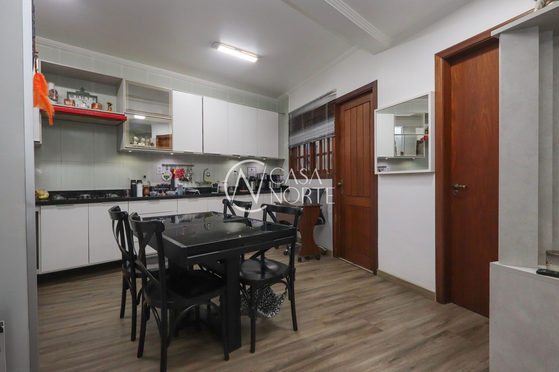 Casa à venda com 3 quartos, 144m², 1 suíte, 1 vaga, Praça Breno Caldas no bairro Jardim Itu em Porto Alegre