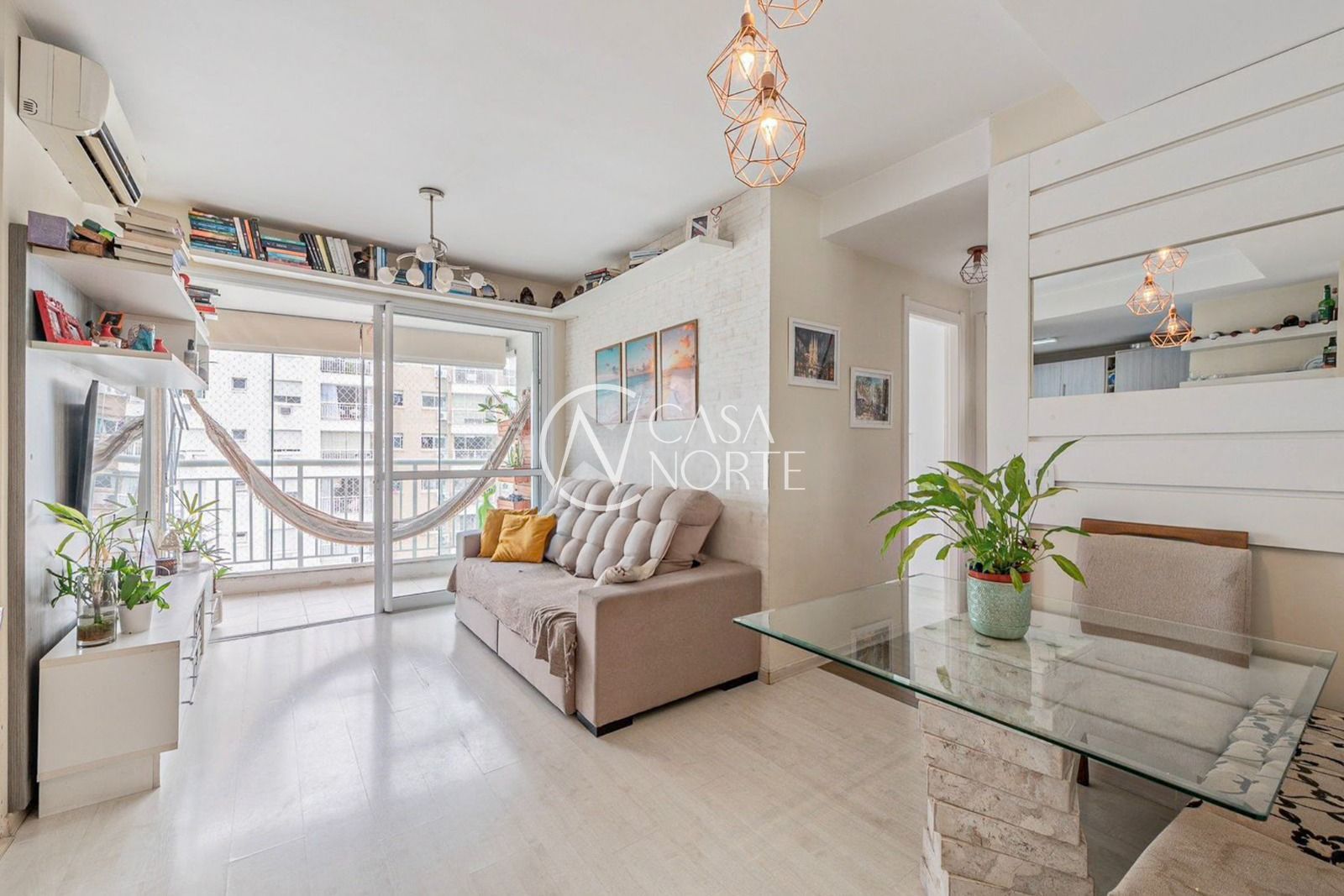 Apartamento à venda com 2 quartos, 61m², 1 suíte, 2 vagas, Avenida Andaraí no bairro Passo da Areia em Porto Alegre
