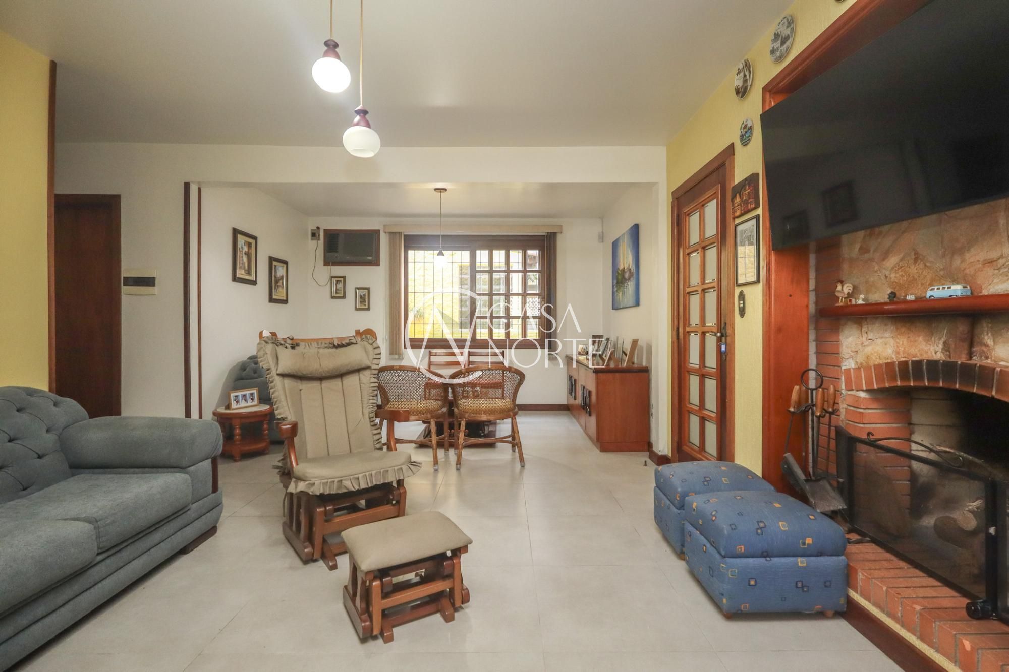 Casa à venda com 3 quartos, 185m², 1 suíte, 2 vagas, Avenida Alcides S. Severiano no bairro Sarandi em Porto Alegre