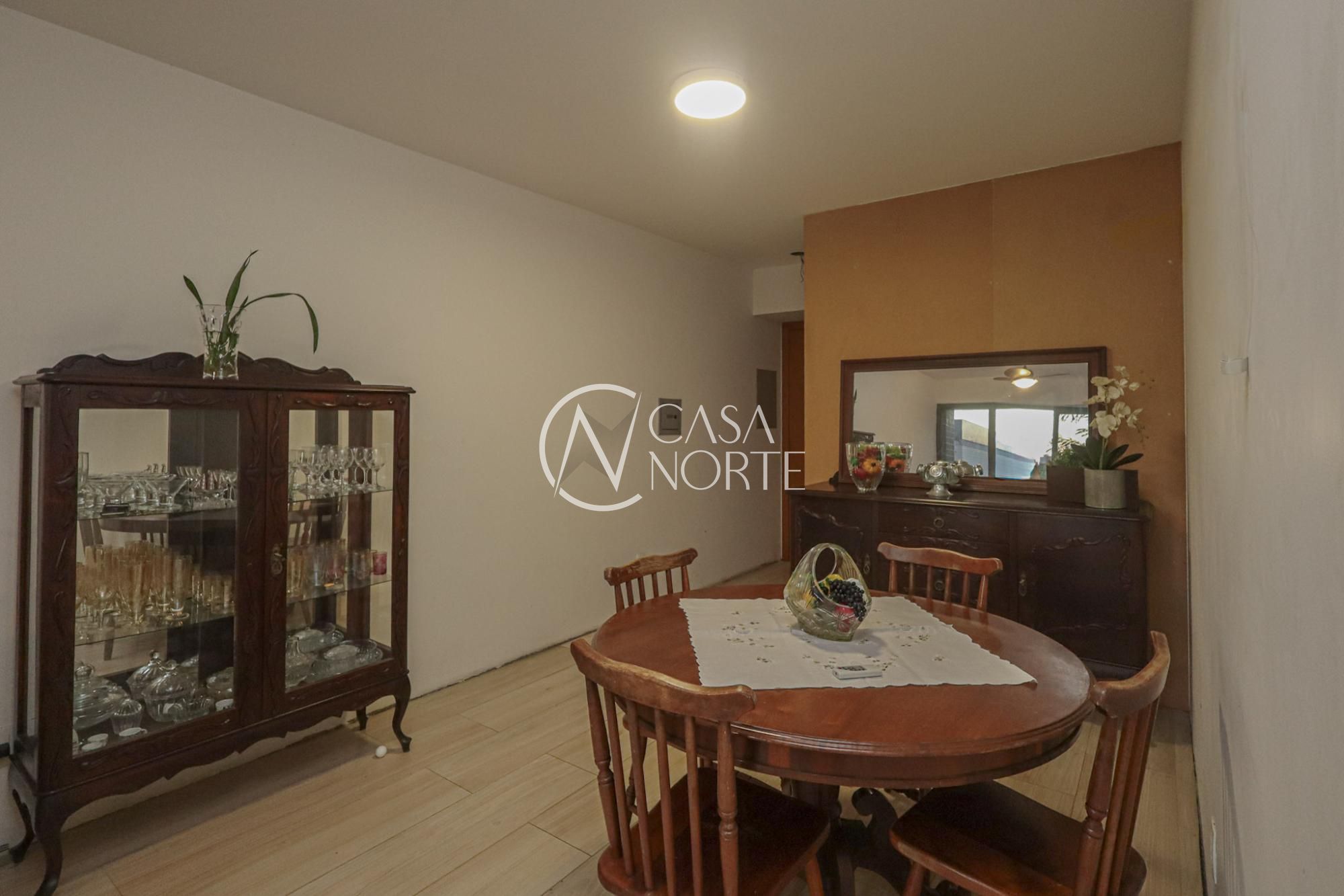 Apartamento à venda com 3 quartos, 89m², 1 suíte, 2 vagas, Rua Umbú no bairro Passo da Areia em Porto Alegre