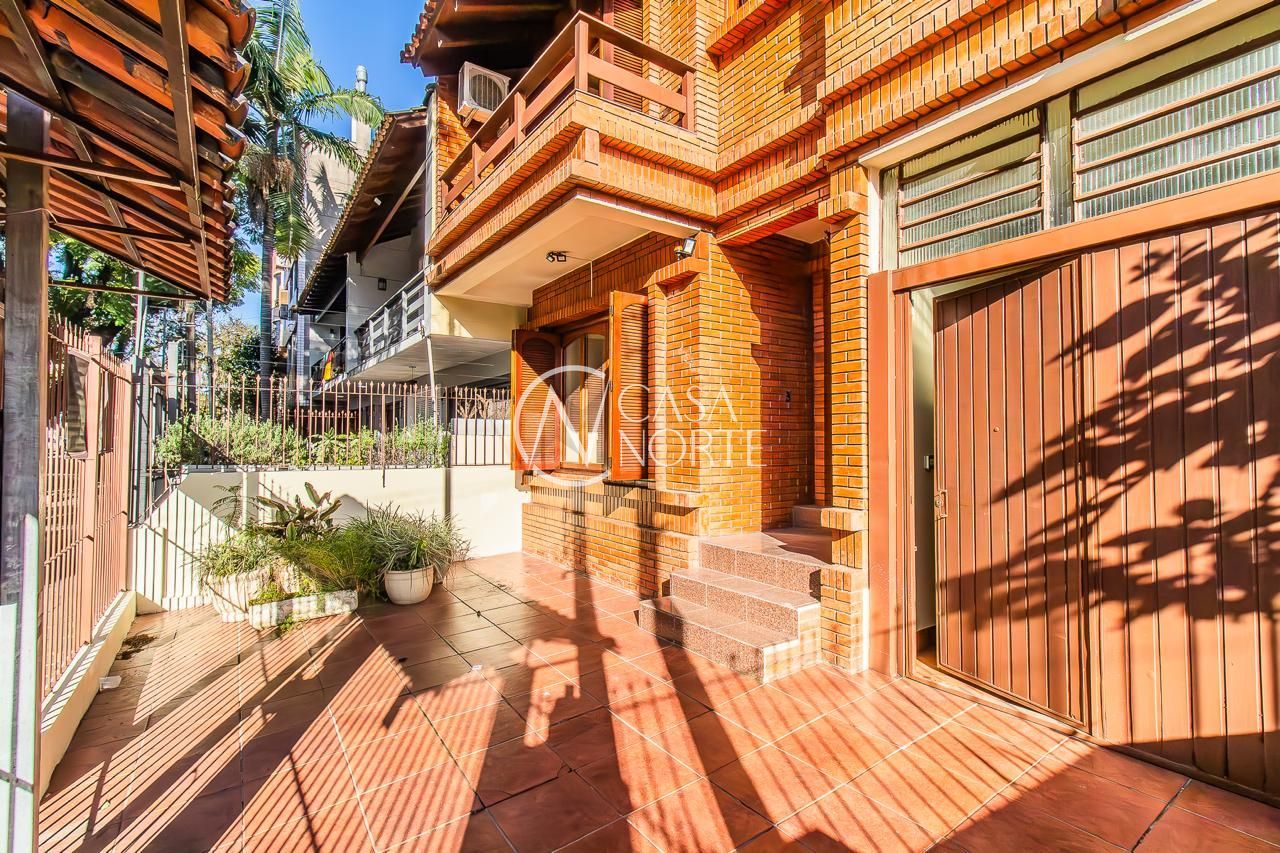 Casa à venda com 3 quartos, 243m², 3 suítes, 2 vagas, Rua General Caldwell no bairro Menino Deus em Porto Alegre