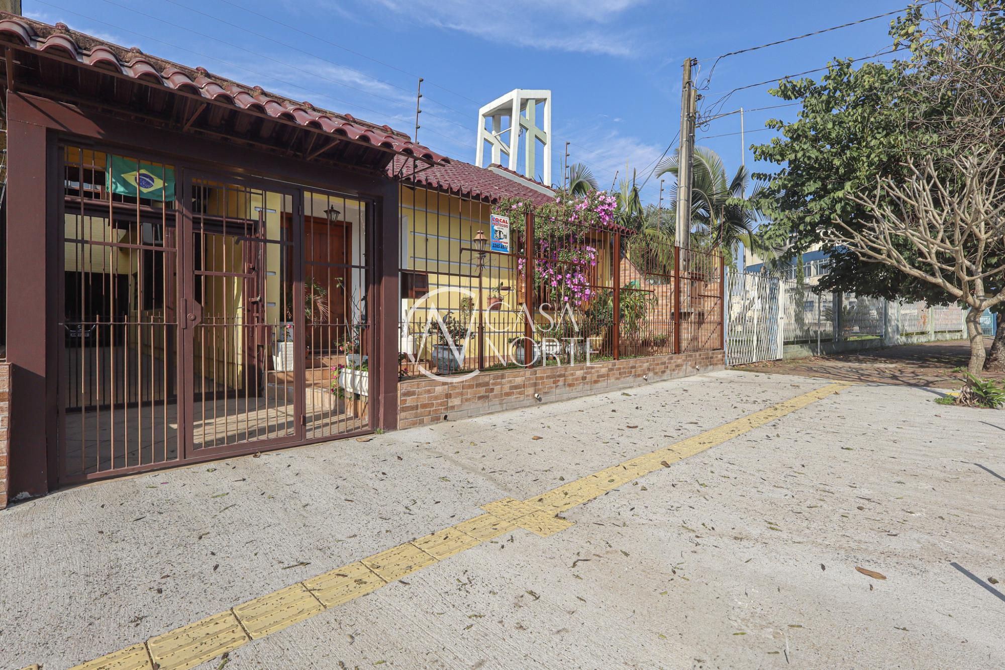 Casa à venda com 3 quartos, 185m², 1 suíte, 2 vagas, Avenida Alcides S. Severiano no bairro Sarandi em Porto Alegre