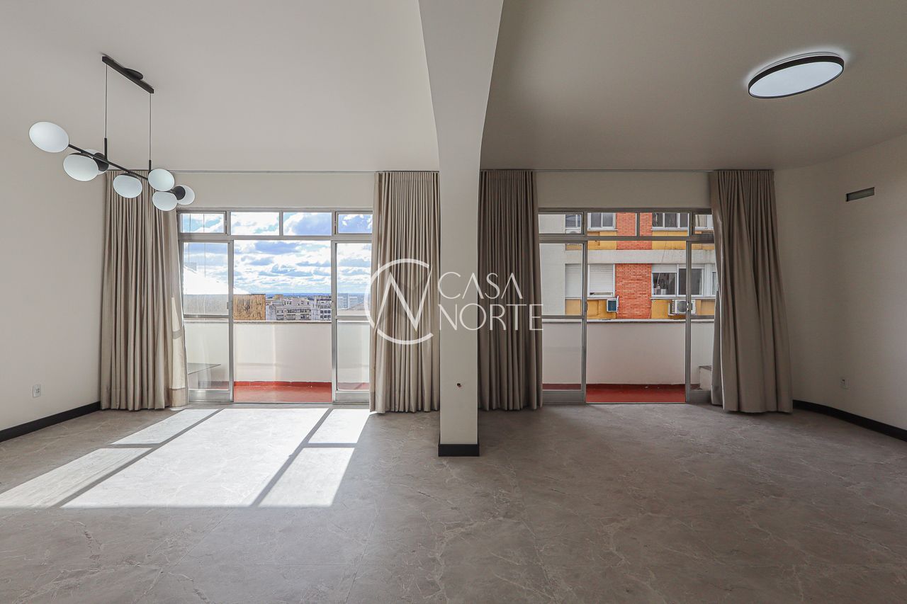 Apartamento à venda com 3 quartos, 158m², 1 vaga, Avenida Independência no bairro Independência em Porto Alegre