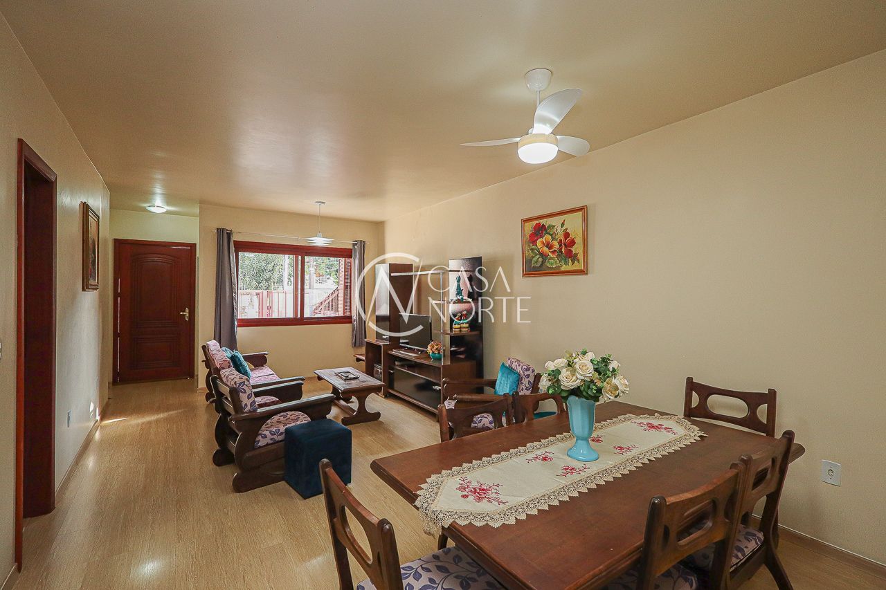 Casa à venda com 2 quartos, 150m², 1 suíte, 6 vagas, Rua Javari no bairro Cristo Redentor em Porto Alegre