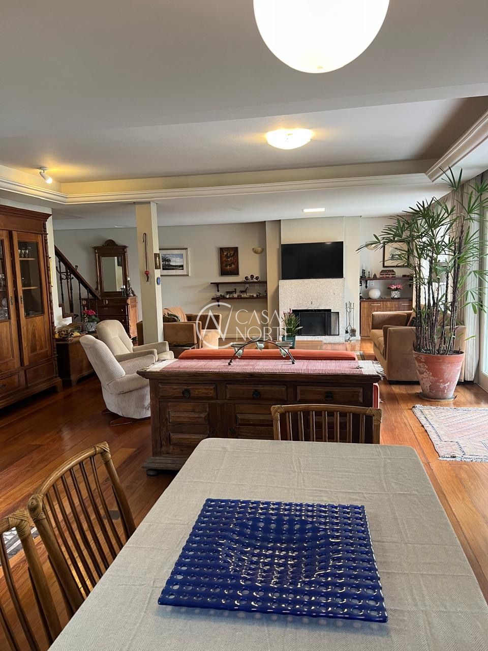 Casa à venda com 4 quartos, 362m², 3 suítes, 4 vagas, Rua Araruama no bairro Chácara das Pedras em Porto Alegre