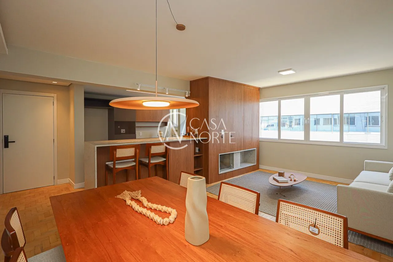Apartamento à venda com 3 quartos, 108m², 1 suíte, 1 vaga, Avenida Carlos Gomes no bairro Três Figueiras em Porto Alegre