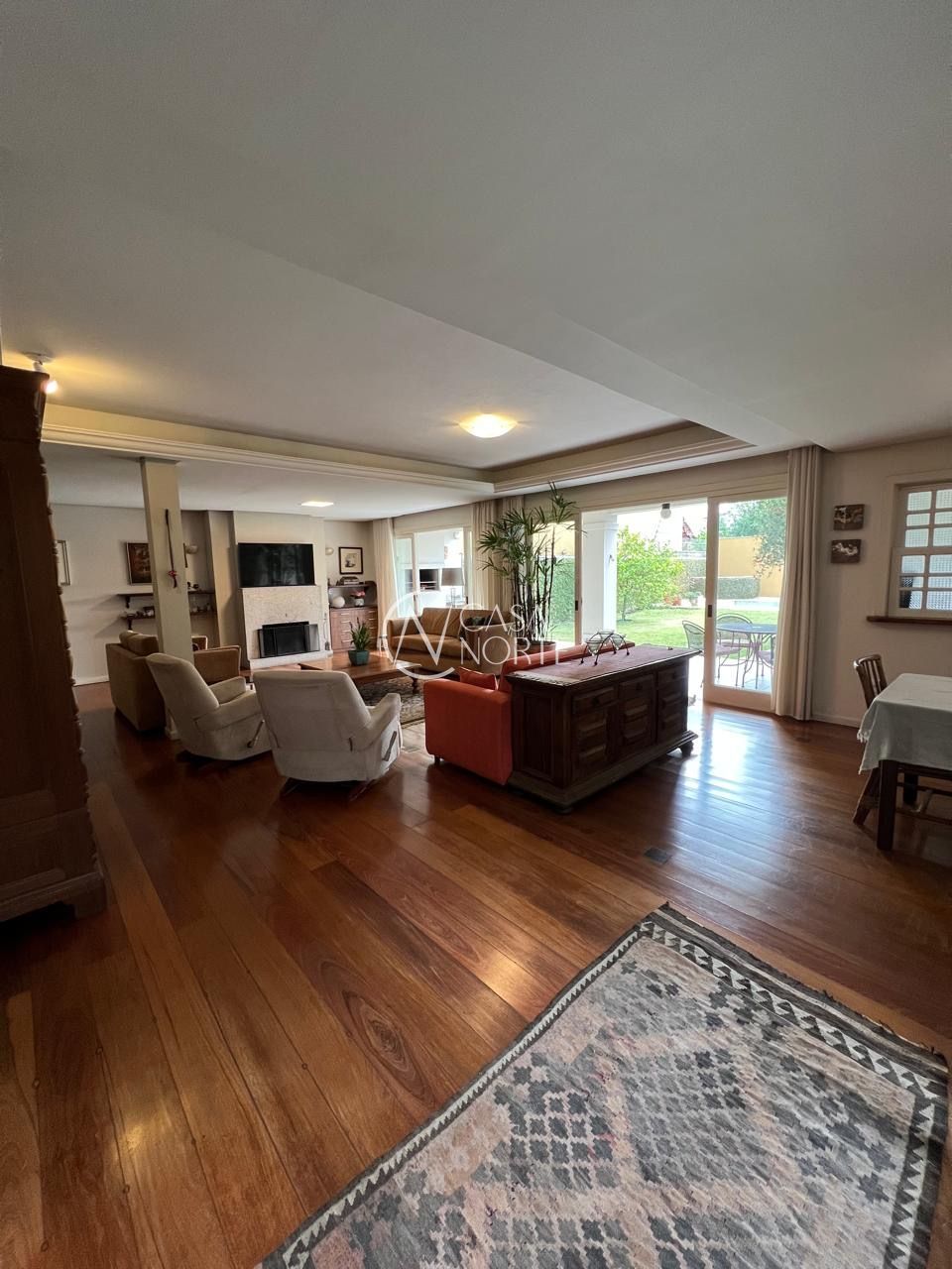 Casa à venda com 4 quartos, 362m², 3 suítes, 4 vagas, Rua Araruama no bairro Chácara das Pedras em Porto Alegre