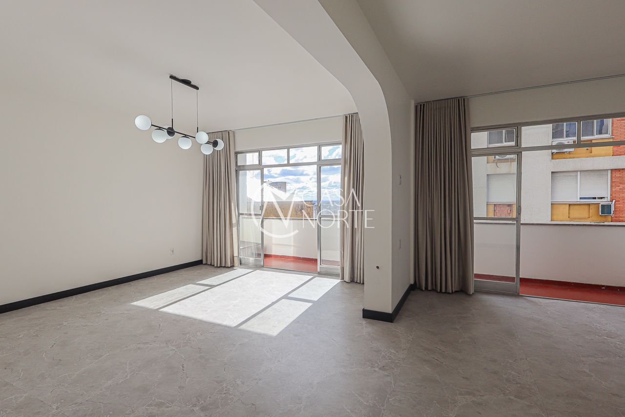 Apartamento à venda com 3 quartos, 158m², 1 vaga, Avenida Independência no bairro Independência em Porto Alegre