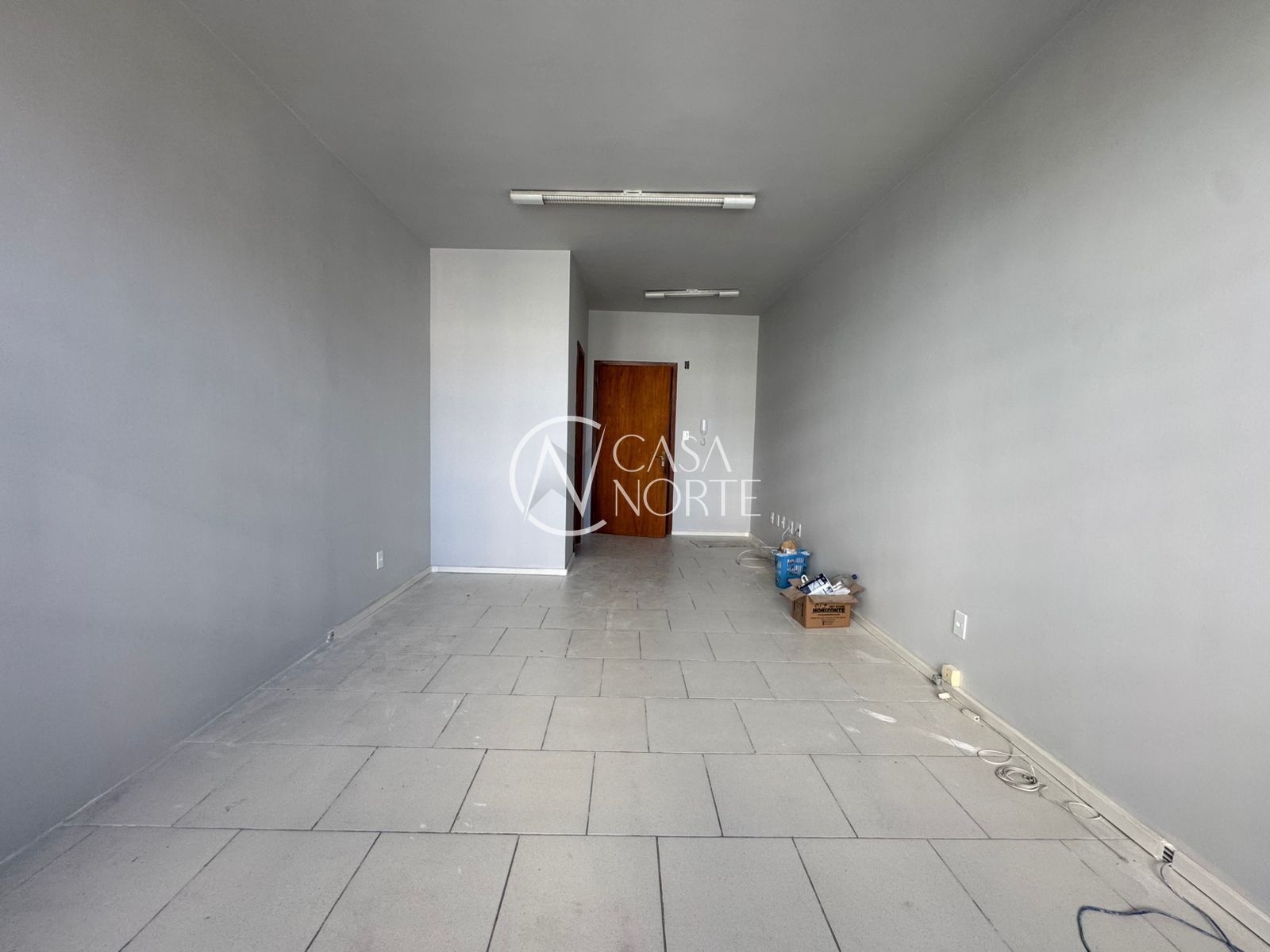 Sala Comercial à venda , 28m², Rua Paulo Setúbal no bairro Passo da Areia em Porto Alegre