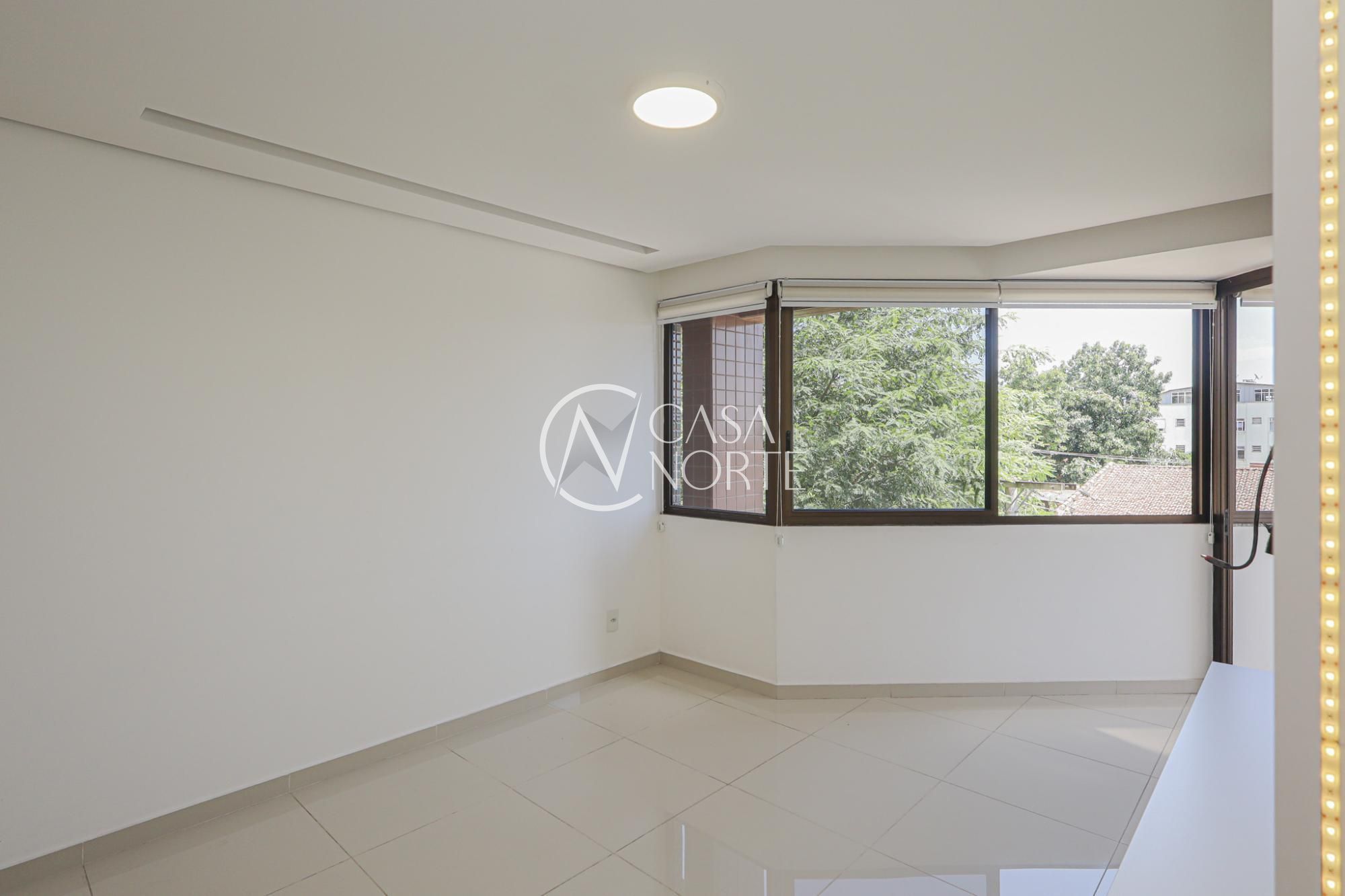 Apartamento à venda com 3 quartos, 90m², 1 suíte, 2 vagas, Rua Umbú no bairro Passo da Areia em Porto Alegre