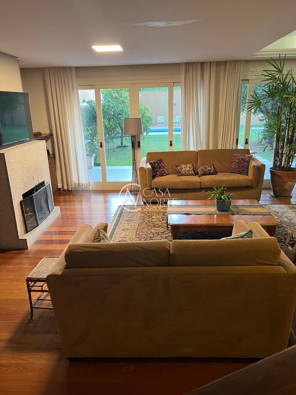 Casa à venda com 4 quartos, 362m², 3 suítes, 4 vagas, Rua Araruama no bairro Chácara das Pedras em Porto Alegre