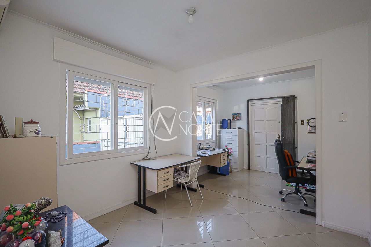 Casa à venda com 4 quartos, 120m², 1 suíte, 3 vagas, Rua Aparício Mariense no bairro Passo da Areia em Porto Alegre