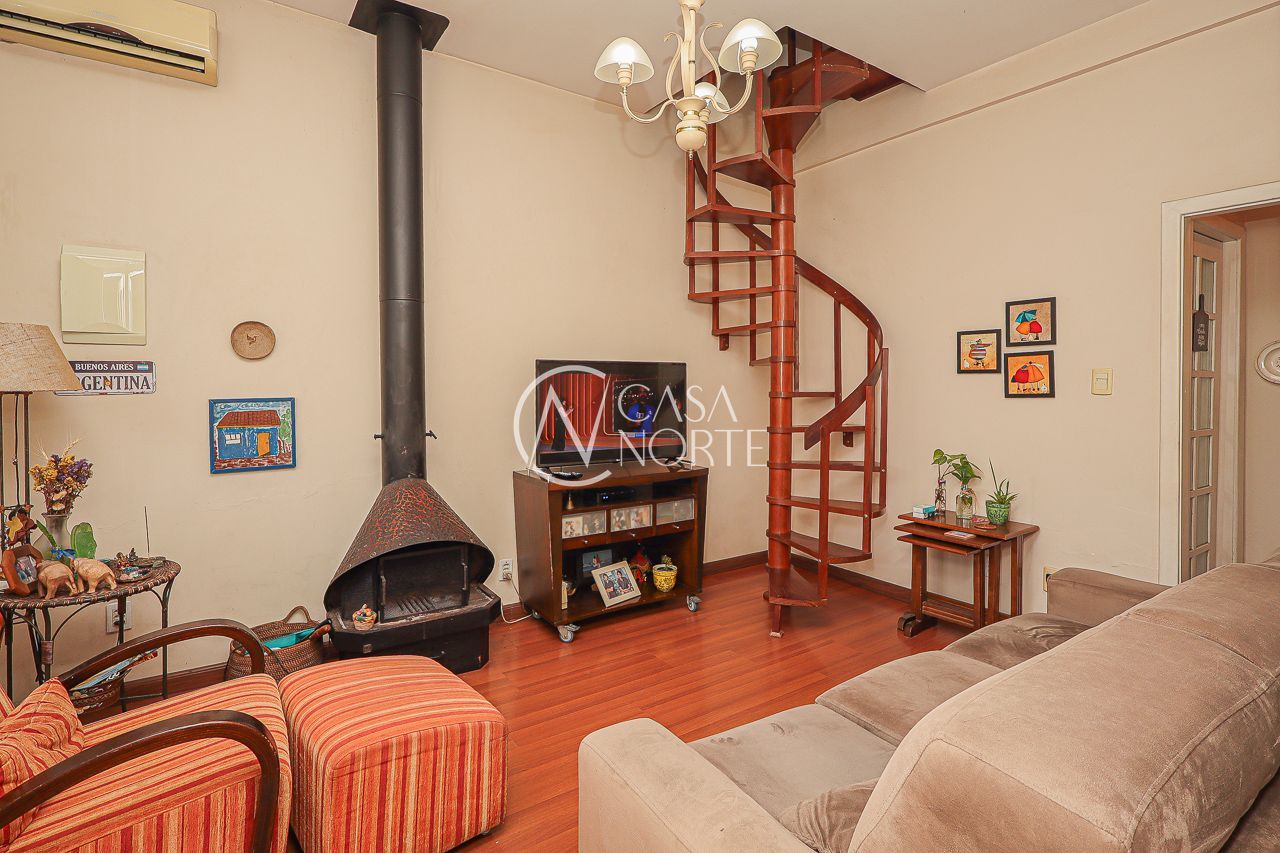 Casa à venda com 3 quartos, 68m², 1 suíte, 2 vagas, Rua Candiota no bairro Passo da Areia em Porto Alegre