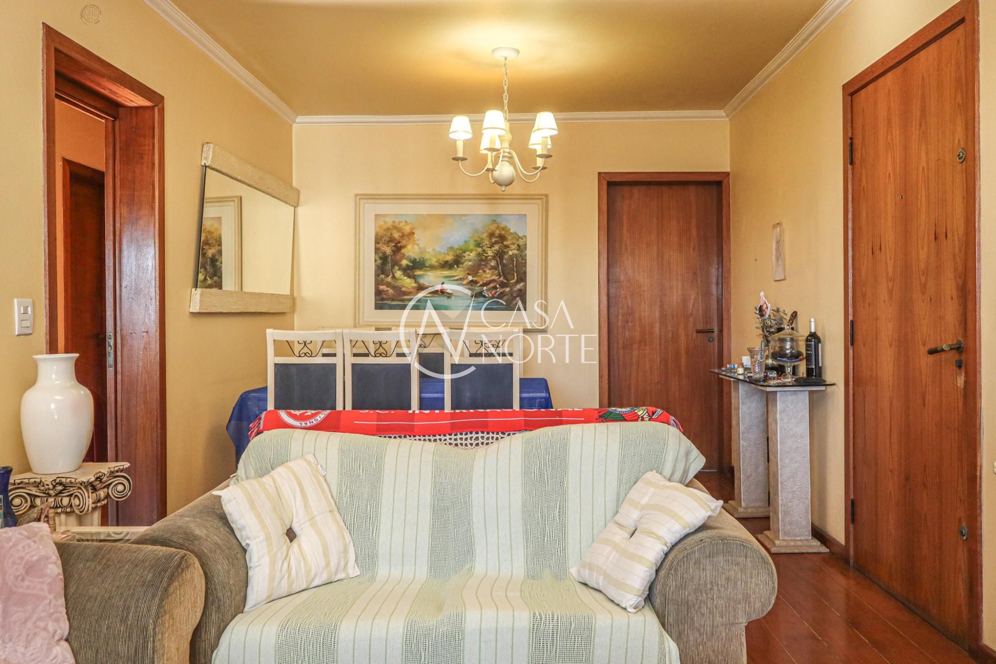 Apartamento à venda com 3 quartos, 106m², 1 suíte, 1 vaga, Rua General Pedro Bittencourt no bairro Passo da Areia em Porto Alegre