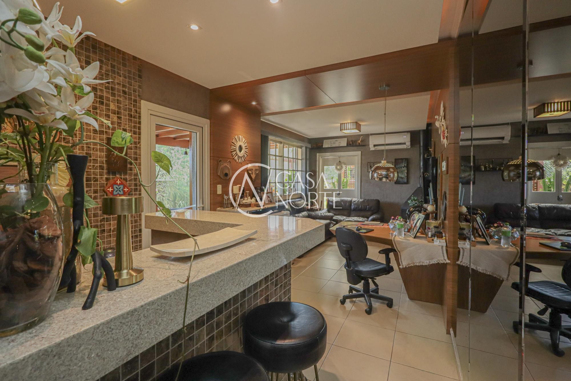 Cobertura à venda com 3 quartos, 170m², 1 suíte, 2 vagas, Rua Aparício Mariense no bairro Passo da Areia em Porto Alegre