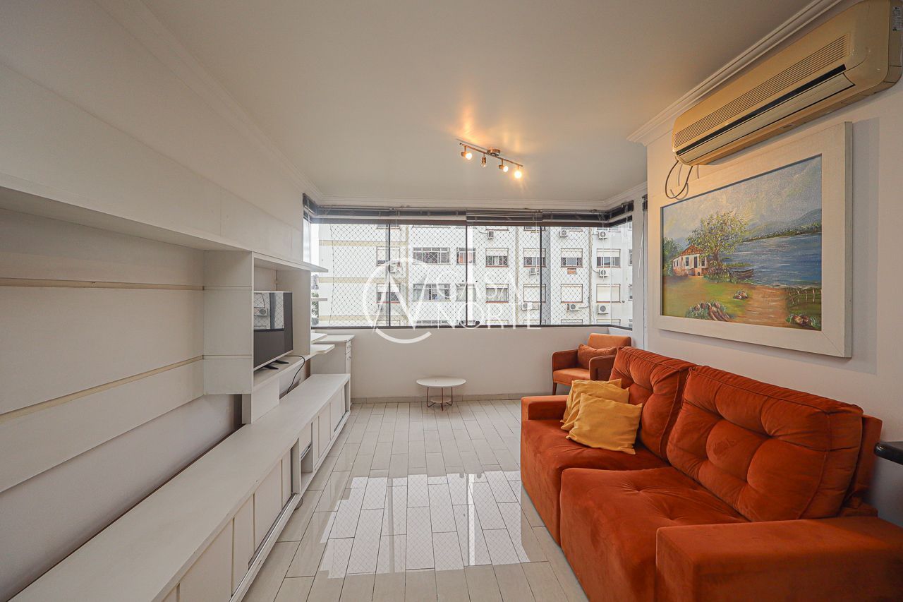 Apartamento à venda com 3 quartos, 88m², 1 suíte, 1 vaga, Rua Brito Peixoto no bairro Passo da Areia em Porto Alegre