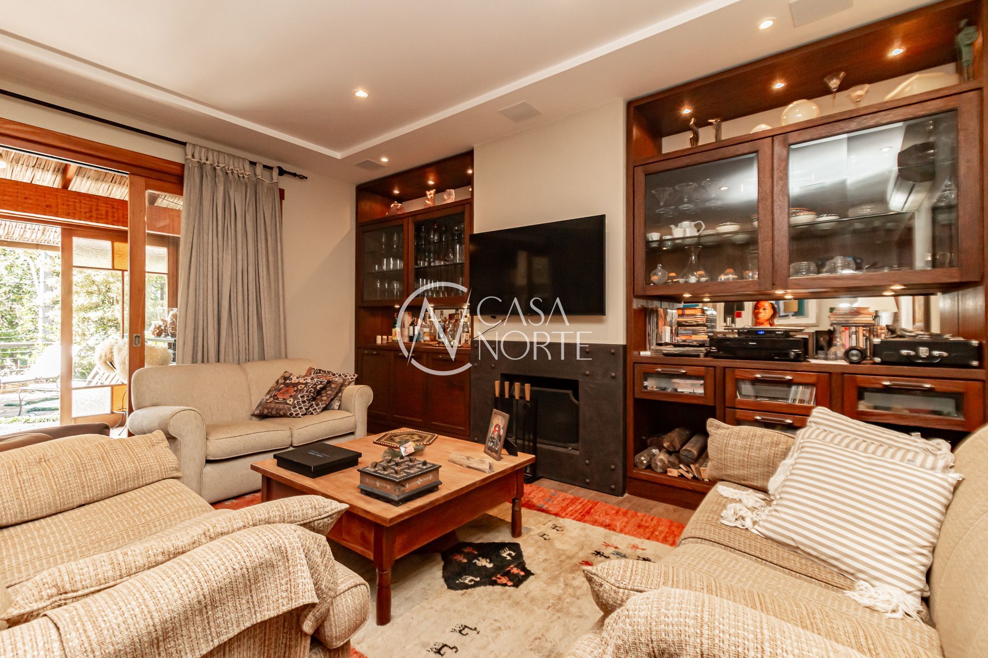 Casa de Condomínio à venda com 3 quartos, 313m², 2 suítes, 3 vagas, Rua Osório Tuyuty de Oliveira Freitas no bairro Três Figueiras em Porto Alegre