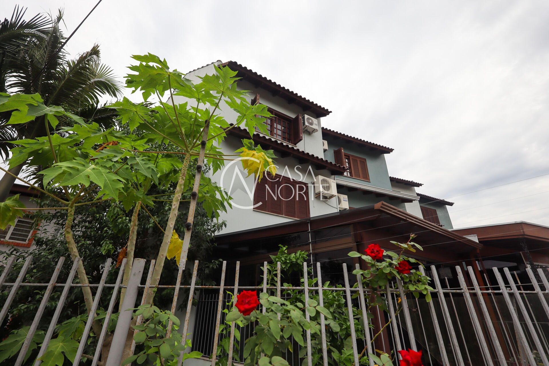 Casa à venda com 3 quartos, 144m², 1 suíte, 1 vaga, Praça Breno Caldas no bairro Jardim Itu em Porto Alegre