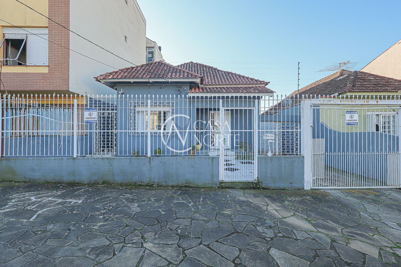 Casa à venda com 4 quartos, 120m², 1 suíte, 3 vagas, Rua Aparício Mariense no bairro Passo da Areia em Porto Alegre