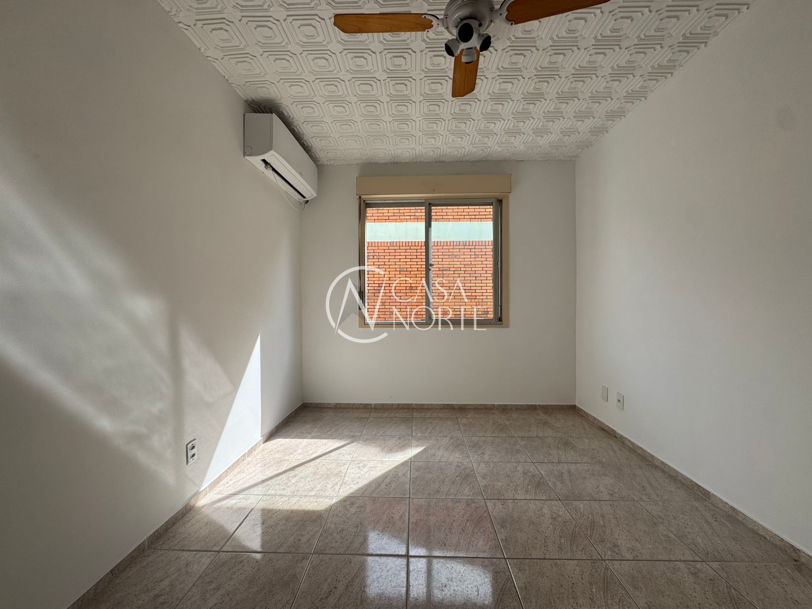 Apartamento à venda com 2 quartos, 69m², Avenida Arnaldo Bohrer no bairro Teresópolis em Porto Alegre