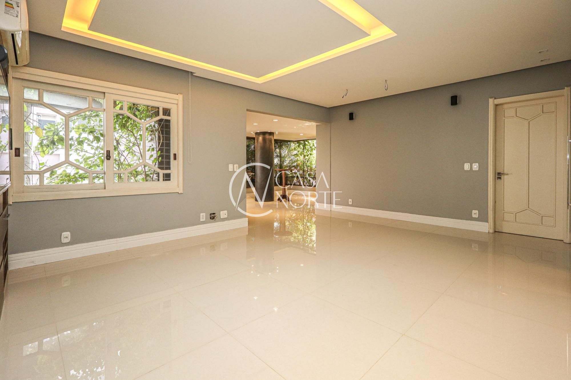 Apartamento à venda com 3 quartos, 150m², 1 suíte, 2 vagas, Avenida Mariland no bairro Auxiliadora em Porto Alegre