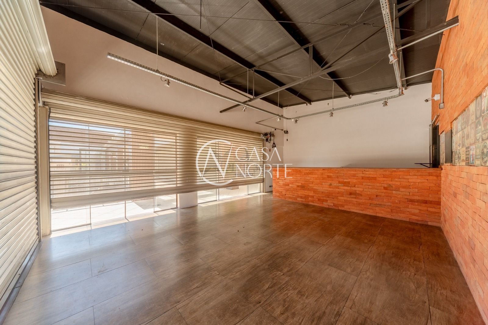 Loja à venda , 85m², Rua Doutor Mário Totta no bairro Tristeza em Porto Alegre