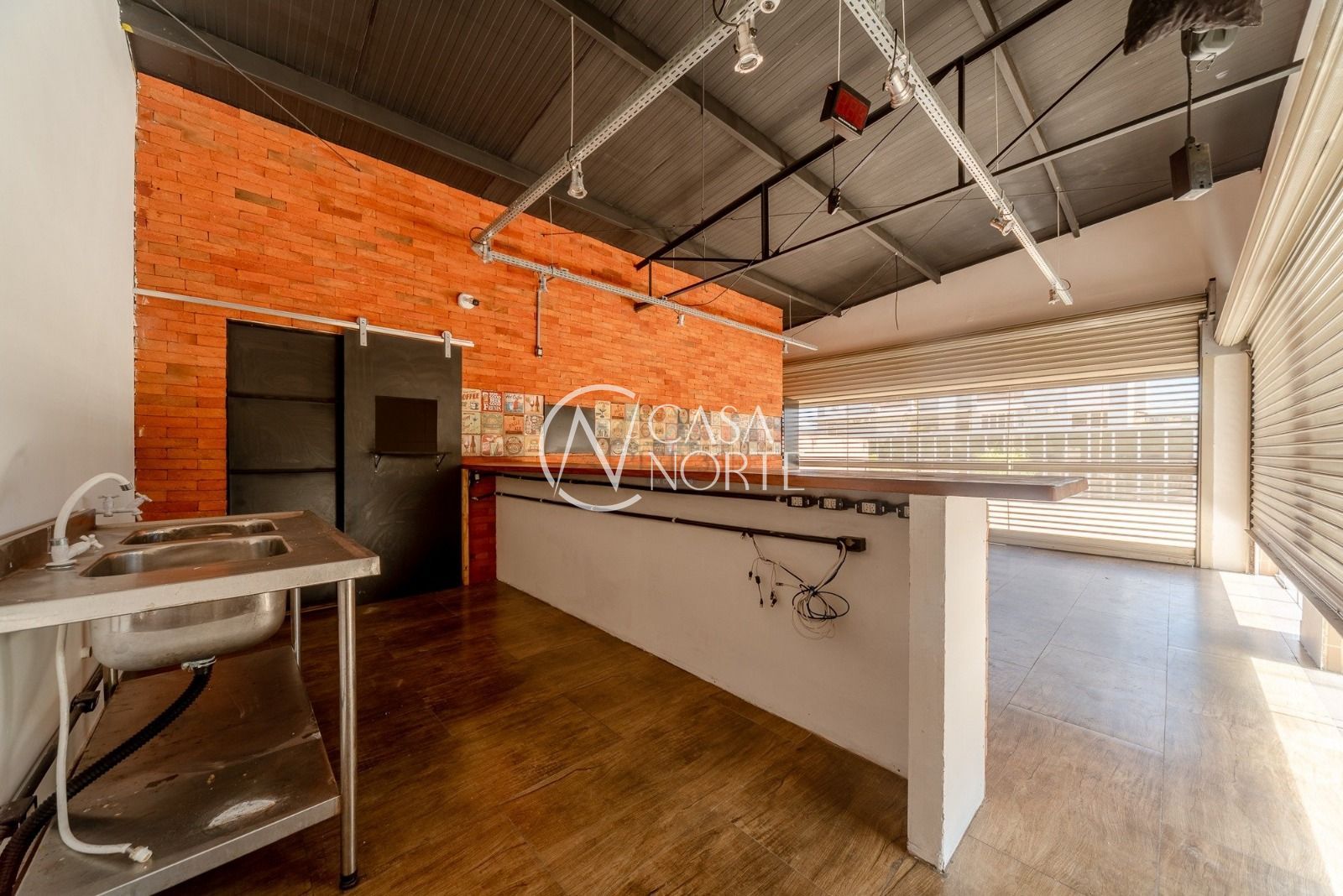 Loja à venda , 85m², Rua Doutor Mário Totta no bairro Tristeza em Porto Alegre