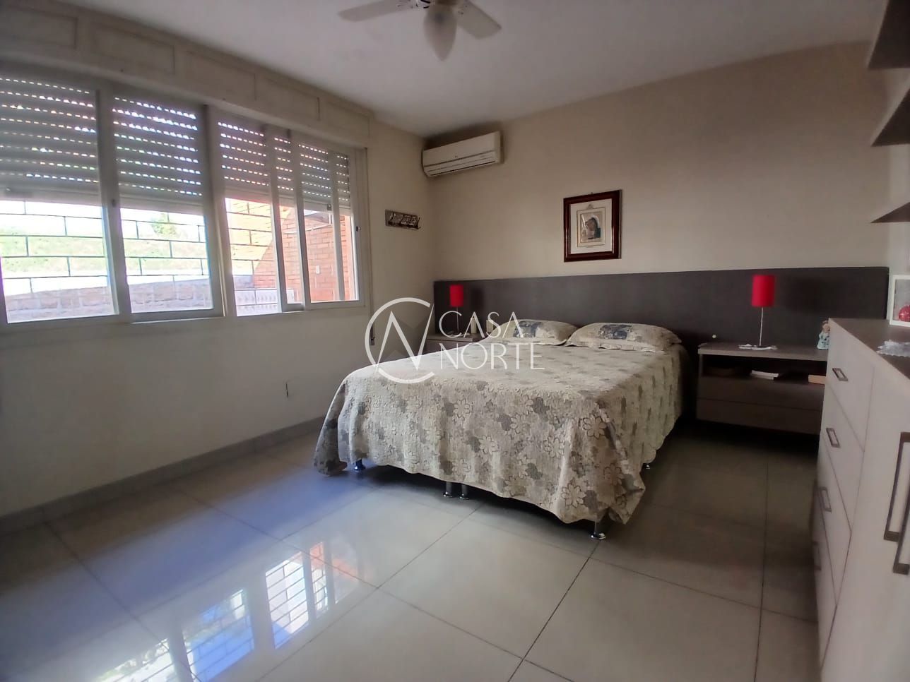 Casa à venda com 3 quartos, 326m², 1 suíte, 3 vagas, Avenida Iguassu no bairro Petrópolis em Porto Alegre