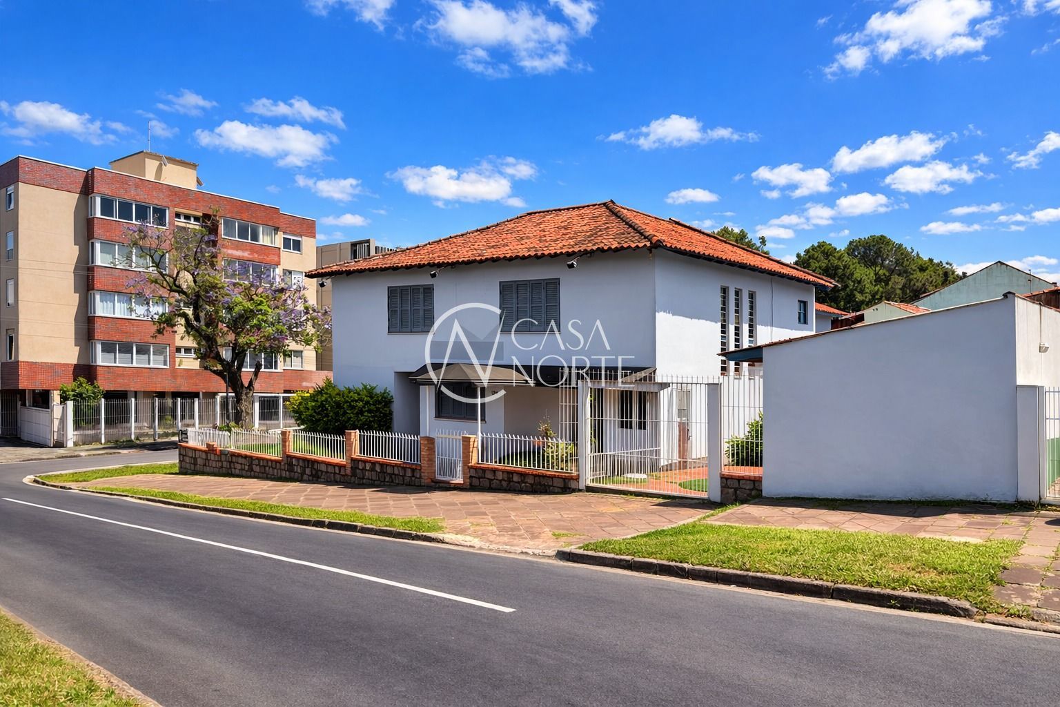 Casa à venda com 3 quartos, 300m², Avenida Alberto Pasqualini no bairro Jardim Sabará em Porto Alegre