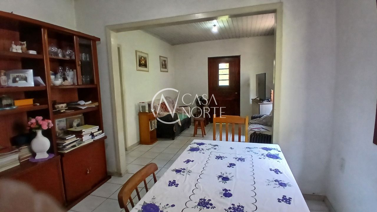 Casa à venda com 2 quartos, 108m², 1 suíte, 4 vagas, Rua Somália no bairro Vila Ipiranga em Porto Alegre