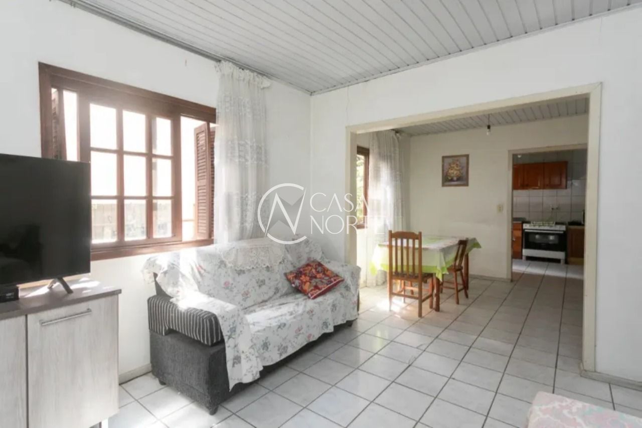 Casa à venda com 2 quartos, 108m², 1 suíte, 4 vagas, Rua Somália no bairro Vila Ipiranga em Porto Alegre