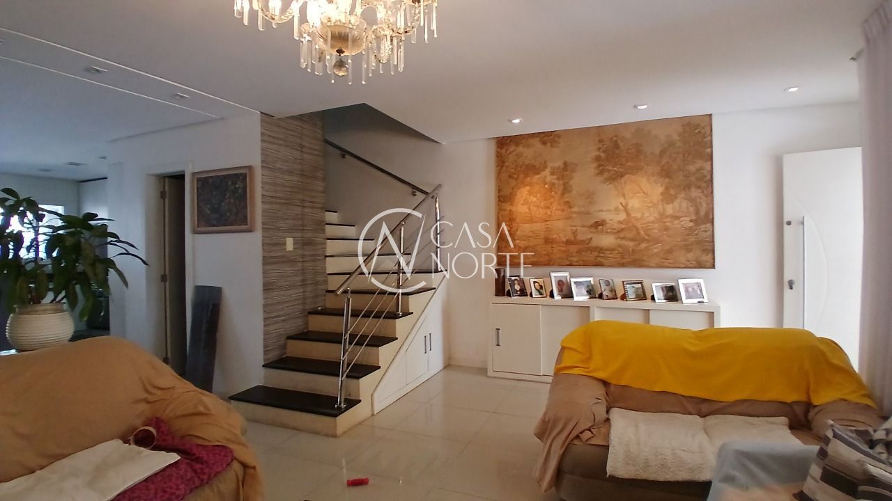 Sobrado à venda com 3 quartos, 261m², 3 suítes, 3 vagas, Rua Tunísia no bairro Vila Ipiranga em Porto Alegre