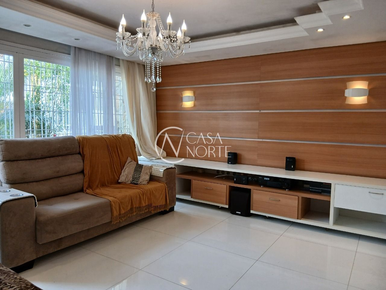 Casa à venda com 3 quartos, 253m², 1 suíte, 3 vagas, Rua Líbia no bairro Vila Ipiranga em Porto Alegre