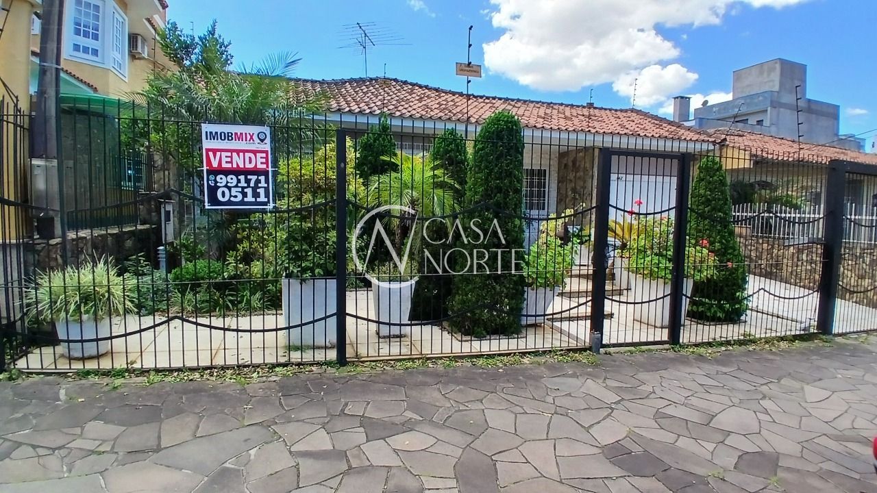 Casa à venda com 3 quartos, 253m², 1 suíte, 3 vagas, Rua Líbia no bairro Vila Ipiranga em Porto Alegre