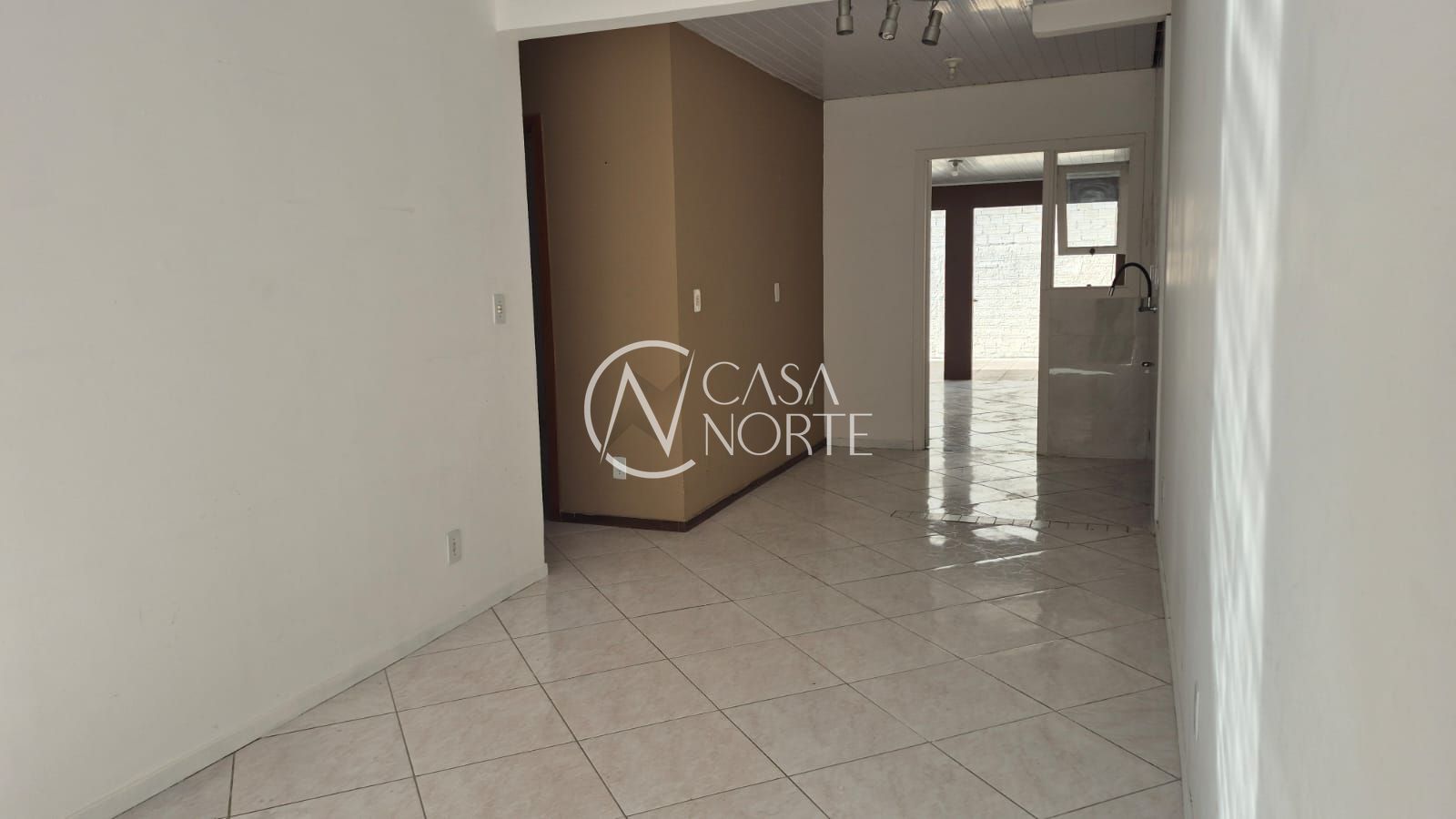 Casa à venda com 2 quartos, 75m², 1 vaga, Rua Carlos Maximiliano Fayet no bairro Hípica em Porto Alegre