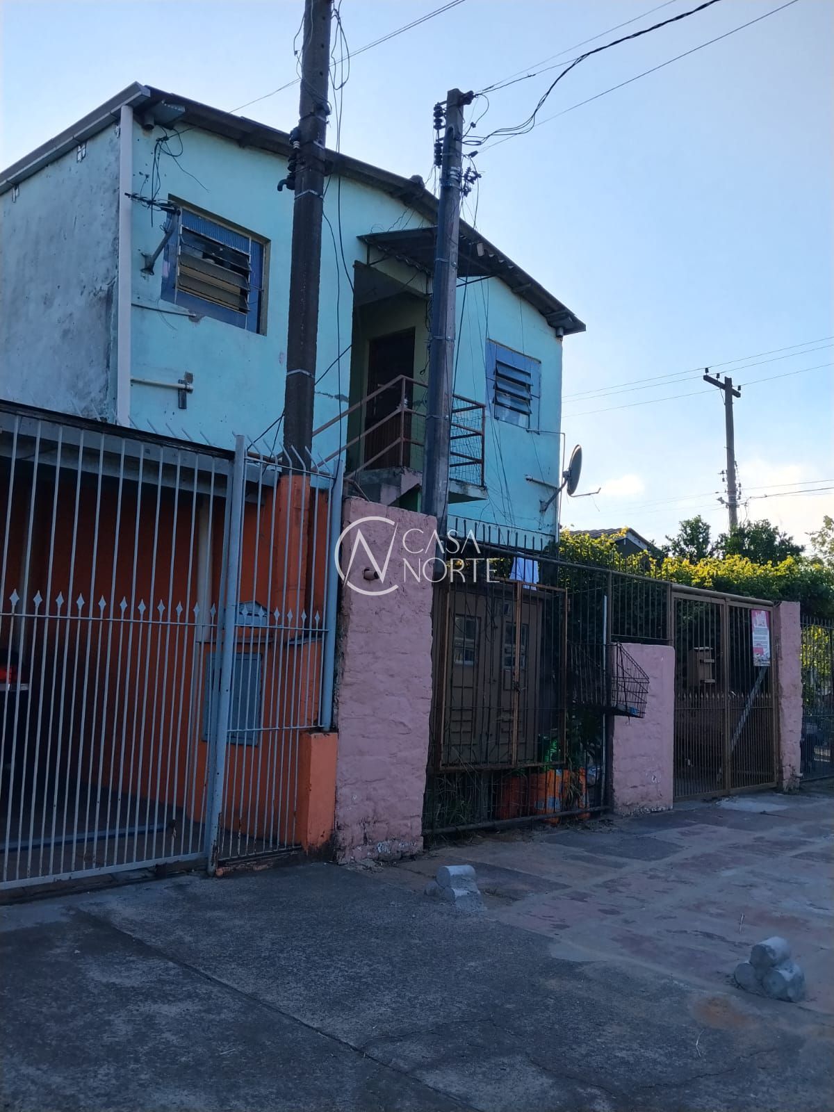 Casa à venda com 6 quartos, 175m², 2 vagas, Rua José Ferreira Jardim no bairro Santa Rosa de Lima em Porto Alegre